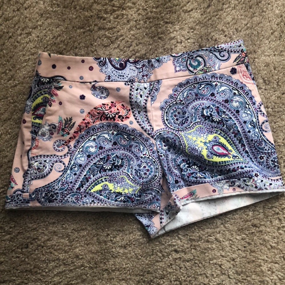 Express pattern Shorts